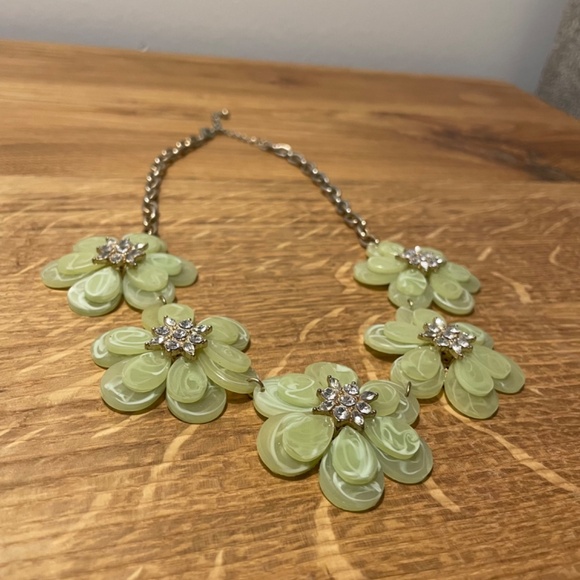 Necklace Fashion Jewelry Green Flower Pattern Accessory - Picture 2 of 6